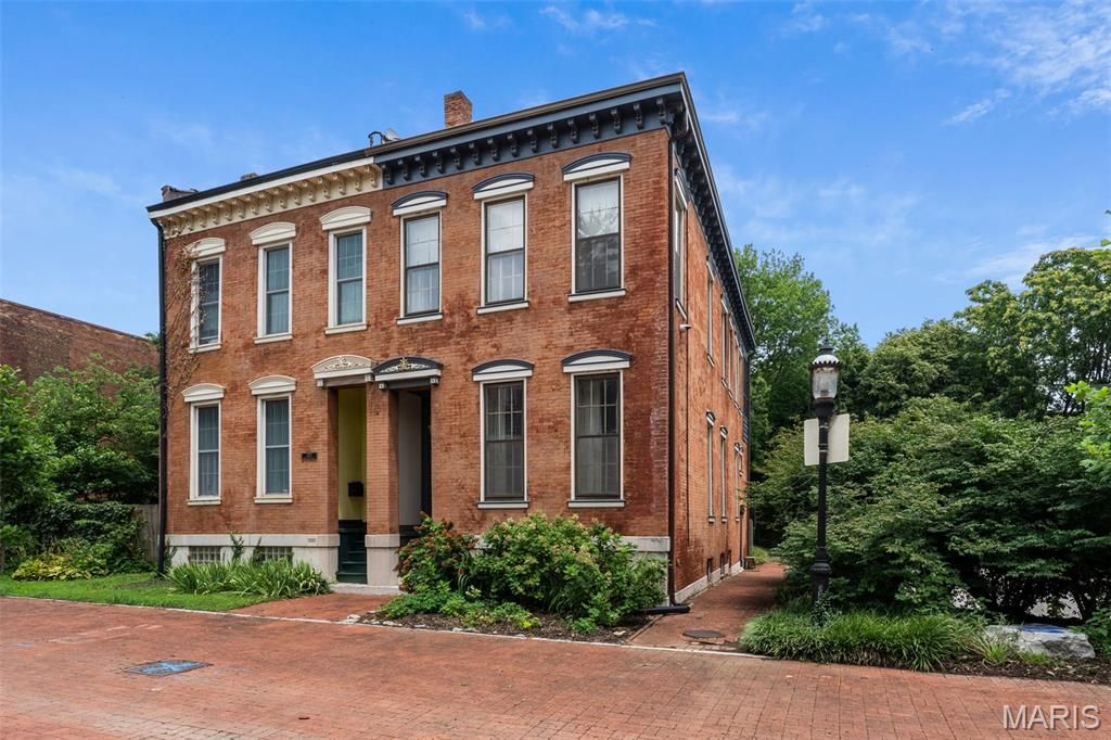 1322 S 10th Street, St Louis, MO 63104