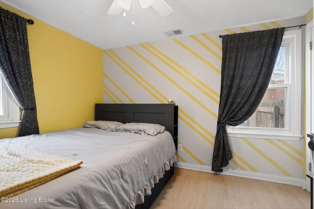 7700 Edna M Rd, Louisville, KY 40258