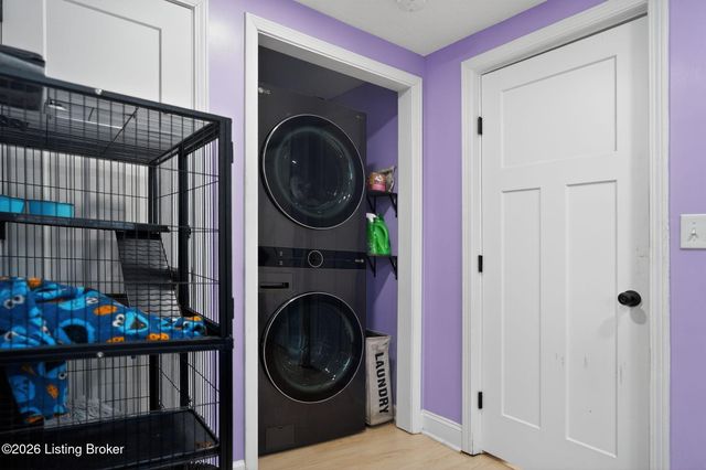 7700 Edna M Rd, Louisville, KY 40258