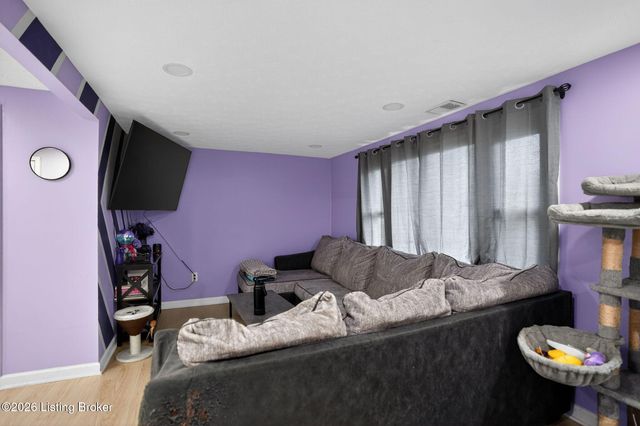 7700 Edna M Rd, Louisville, KY 40258