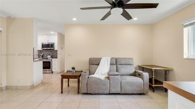 1621 NW 85th Way, Plantation, FL 33322