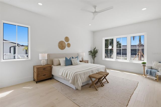 680 KEY ROYALE DRIVE, Holmes Beach, FL 34217