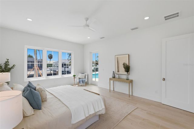 680 KEY ROYALE DRIVE, Holmes Beach, FL 34217