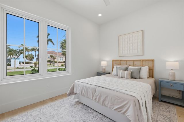 680 KEY ROYALE DRIVE, Holmes Beach, FL 34217