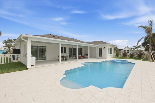 680 KEY ROYALE DRIVE, Holmes Beach, FL 34217