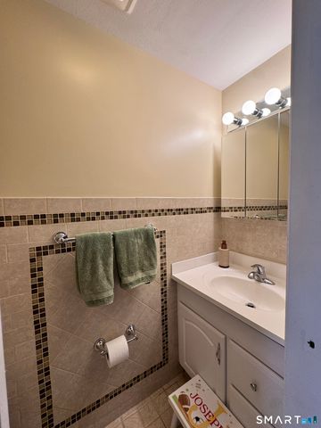 59 Rock Spring Road 28, Stamford, CT 06906