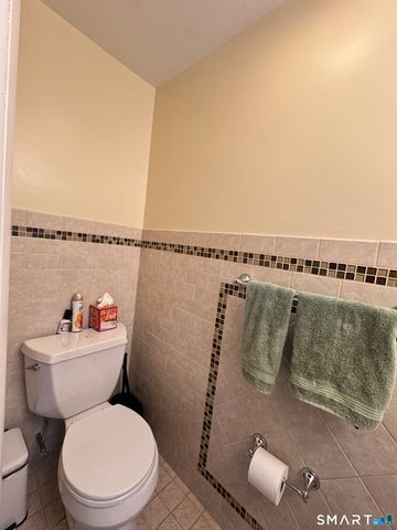 59 Rock Spring Road 28, Stamford, CT 06906