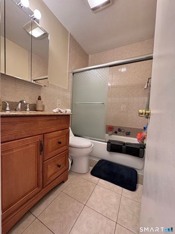 59 Rock Spring Road 28, Stamford, CT 06906