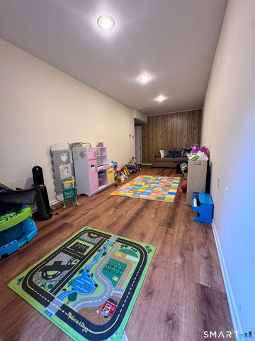 59 Rock Spring Road 28, Stamford, CT 06906