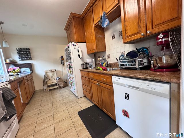 59 Rock Spring Road 28, Stamford, CT 06906
