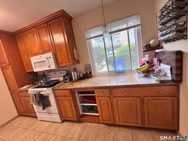 59 Rock Spring Road 28, Stamford, CT 06906