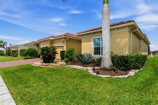 8692 SW Flutto Way, Port St. Lucie, FL 34987