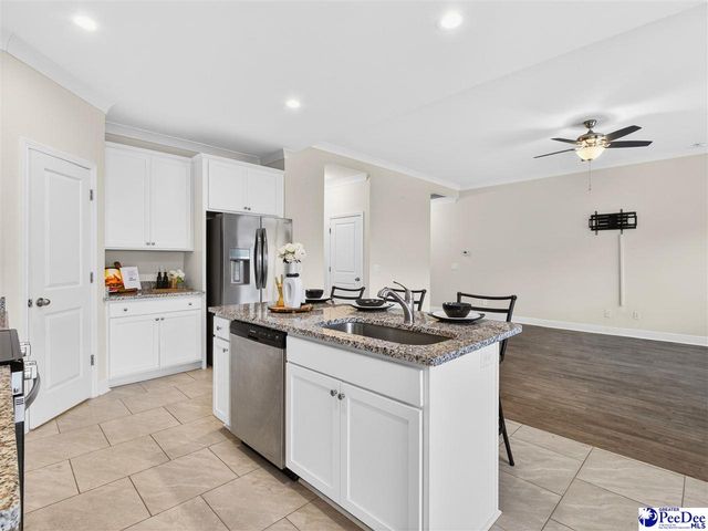 3245 Spiral Ln, Effingham, SC 29541