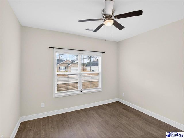 3245 Spiral Ln, Effingham, SC 29541