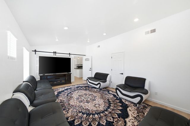 8953 Monterey Oaks Dr, Elk Grove, CA 95758