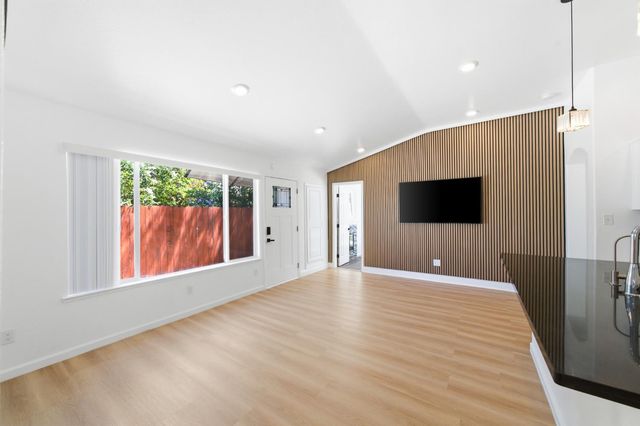 8953 Monterey Oaks Dr, Elk Grove, CA 95758