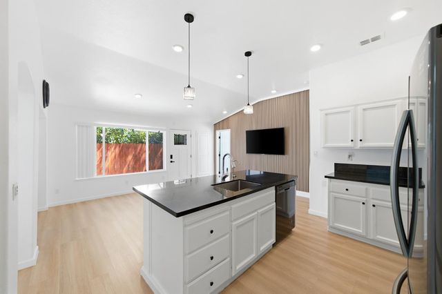 8953 Monterey Oaks Dr, Elk Grove, CA 95758