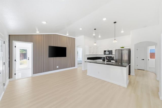 8953 Monterey Oaks Dr, Elk Grove, CA 95758