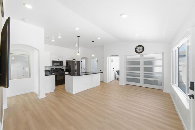 8953 Monterey Oaks Dr, Elk Grove, CA 95758