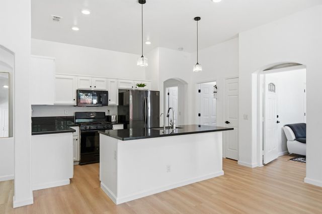 8953 Monterey Oaks Dr, Elk Grove, CA 95758