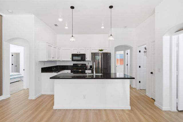 8953 Monterey Oaks Dr, Elk Grove, CA 95758