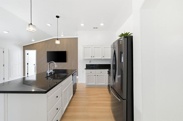 8953 Monterey Oaks Dr, Elk Grove, CA 95758