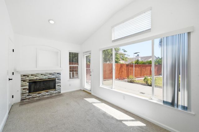 8953 Monterey Oaks Dr, Elk Grove, CA 95758