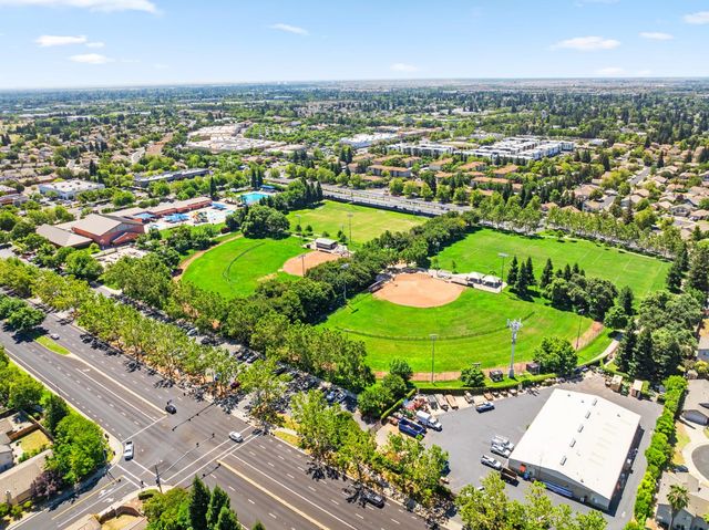 8953 Monterey Oaks Dr, Elk Grove, CA 95758