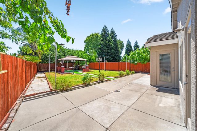 8953 Monterey Oaks Dr, Elk Grove, CA 95758