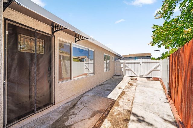 8953 Monterey Oaks Dr, Elk Grove, CA 95758