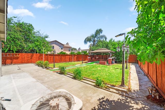8953 Monterey Oaks Dr, Elk Grove, CA 95758