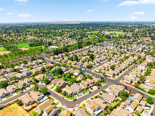 8953 Monterey Oaks Dr, Elk Grove, CA 95758
