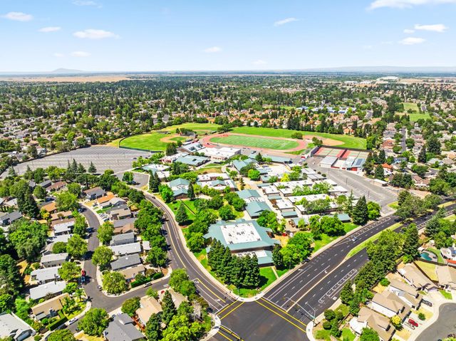 8953 Monterey Oaks Dr, Elk Grove, CA 95758