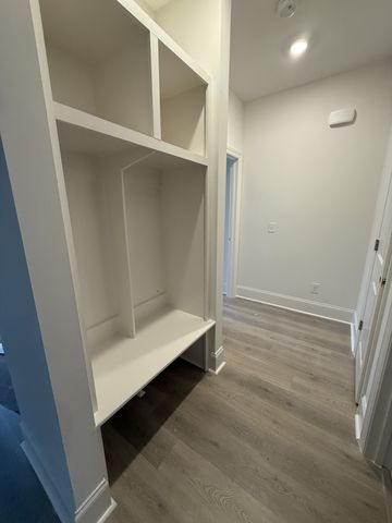 888 Joe Miller Dr, Hendersonville, TN 37075