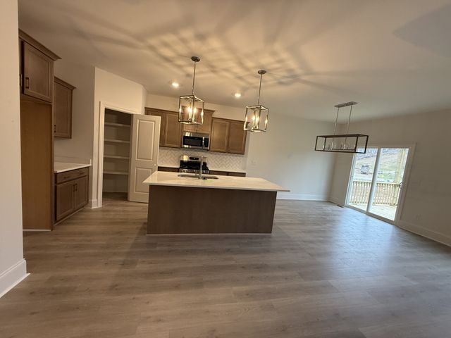 888 Joe Miller Dr, Hendersonville, TN 37075