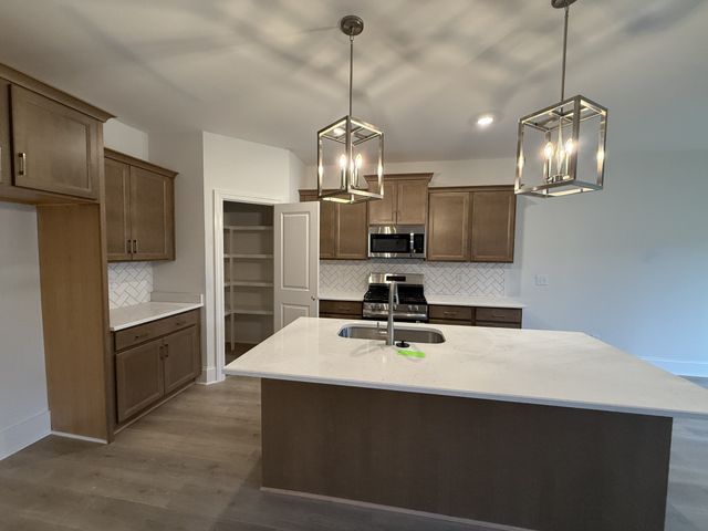 888 Joe Miller Dr, Hendersonville, TN 37075