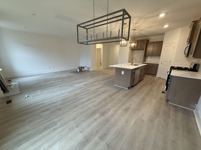 888 Joe Miller Dr, Hendersonville, TN 37075