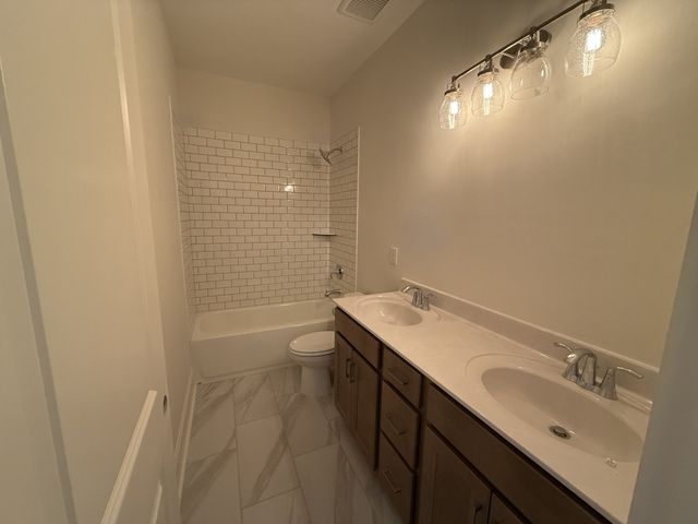 888 Joe Miller Dr, Hendersonville, TN 37075