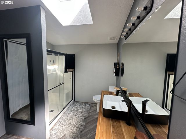 97450 KADORA Ln, North Bend, OR 97459