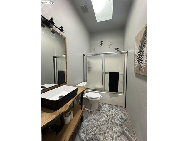 97450 KADORA Ln, North Bend, OR 97459