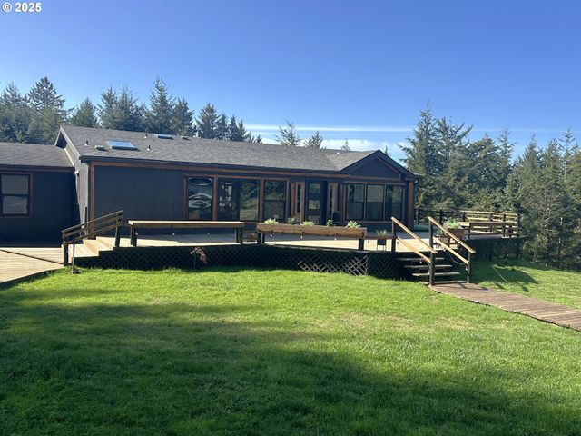 97450 KADORA Ln, North Bend, OR 97459