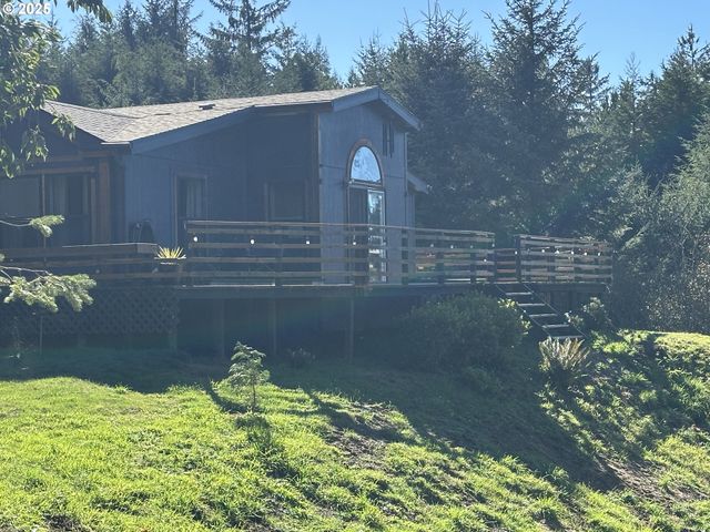 97450 KADORA Ln, North Bend, OR 97459