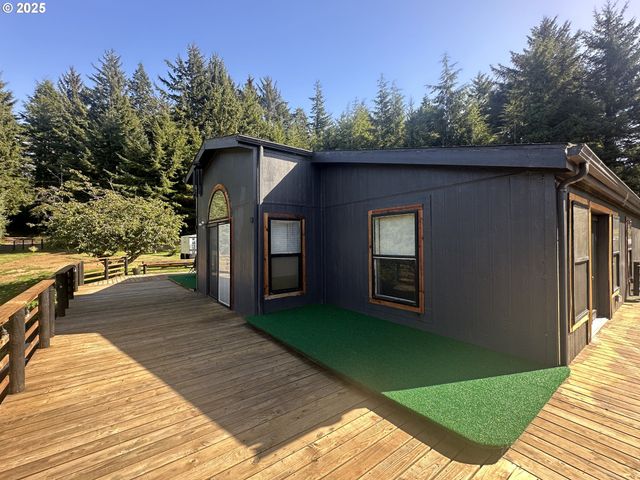 97450 KADORA Ln, North Bend, OR 97459