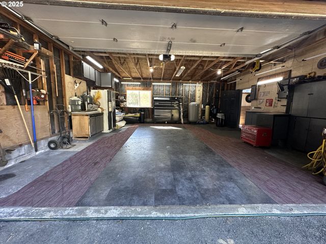 97450 KADORA Ln, North Bend, OR 97459