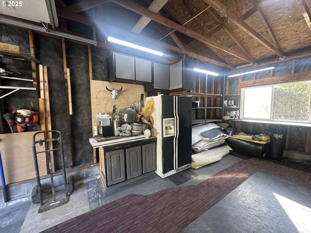 97450 KADORA Ln, North Bend, OR 97459