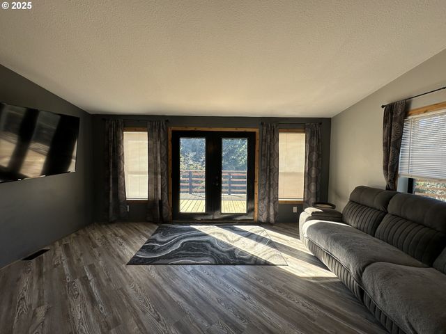 97450 KADORA Ln, North Bend, OR 97459