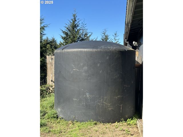 97450 KADORA Ln, North Bend, OR 97459