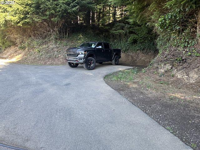 97450 KADORA Ln, North Bend, OR 97459