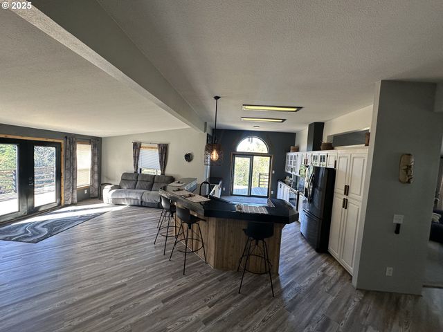 97450 KADORA Ln, North Bend, OR 97459