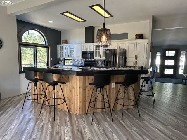 97450 KADORA Ln, North Bend, OR 97459